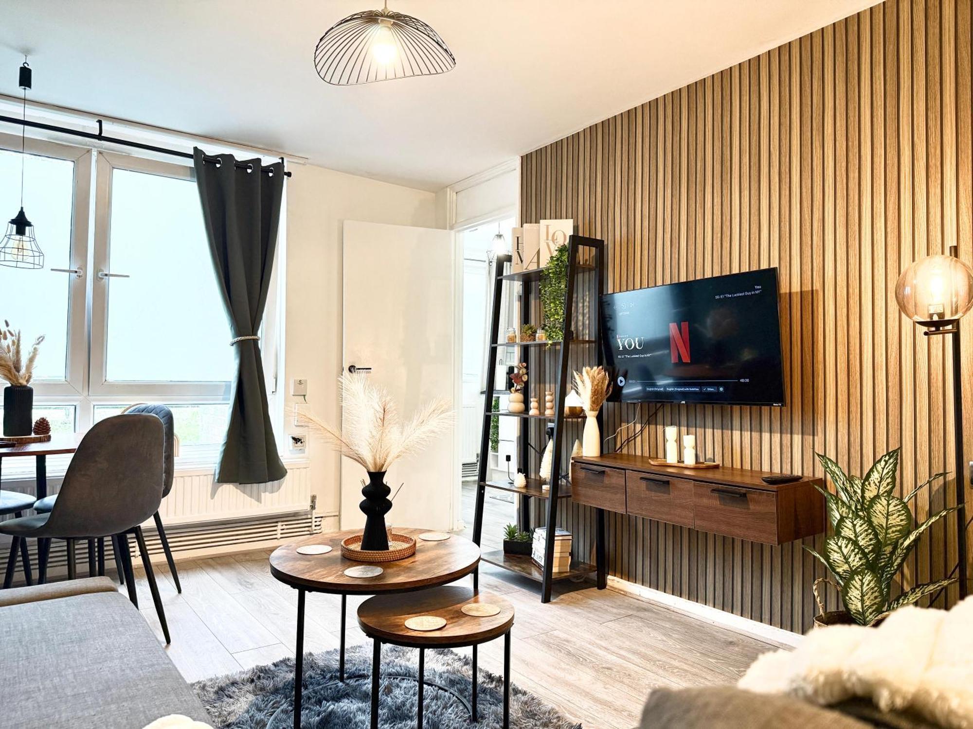 Archway Retreat With Easy Access *