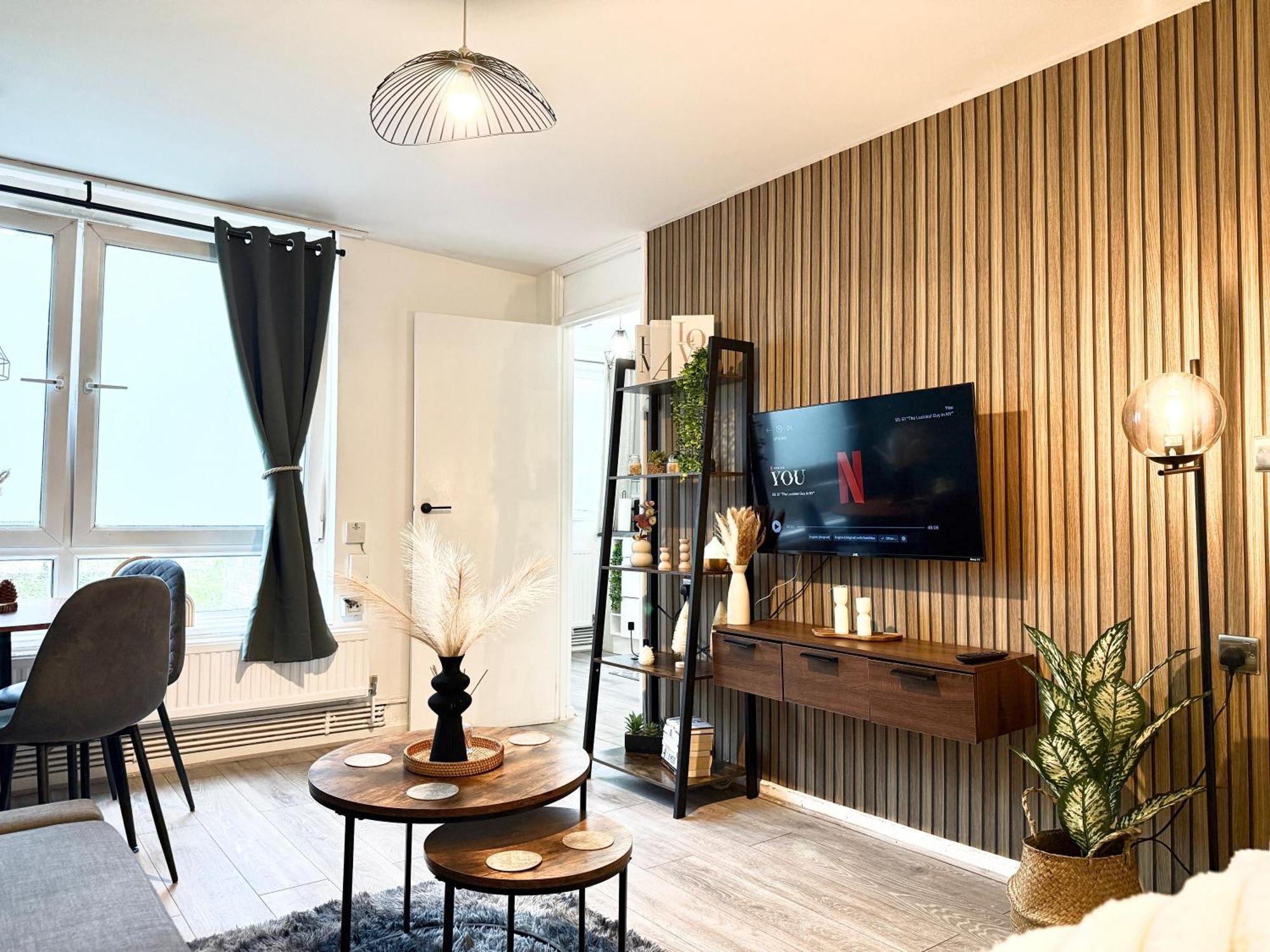 Archway Retreat With Easy Access *